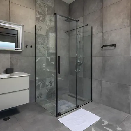 New! Luxury Epic 2 & 3 Two Heated Pool 50 M2 Juršići