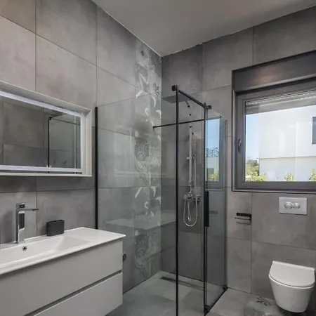 New! Luxury Epic 2 & 3 Two Heated Pool 50 M2 וילה Juršići