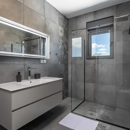 New! Luxury Epic 2 & 3 Two Heated Pool 50 M2 *