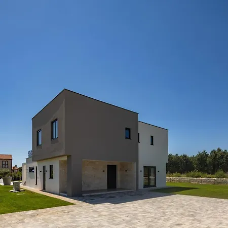New! Luxury Epic 2 & 3 Two Heated Pool 50 M2