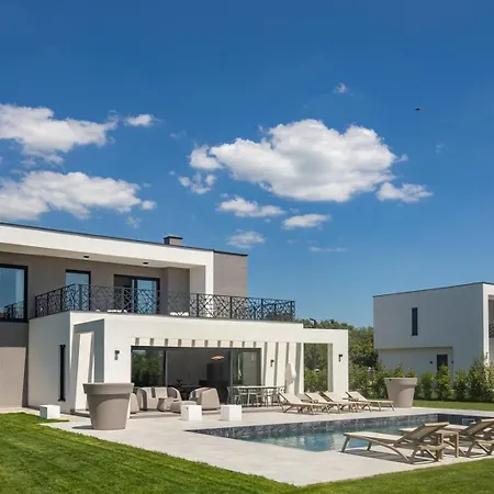 New! Luxury Epic 2 & 3 Two Heated Pool 50 M2 * Juršići