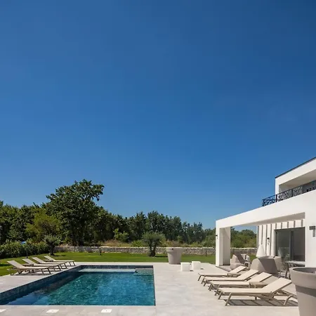 New! Luxury Epic 2 & 3 Two Heated Pool 50 M2