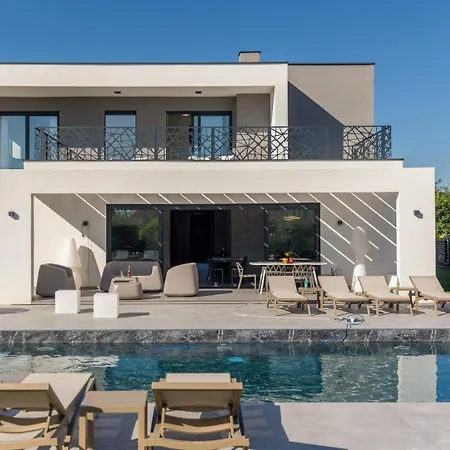 New! Luxury Epic Lumina & Solena 2 Heated Pool Villa Jursici