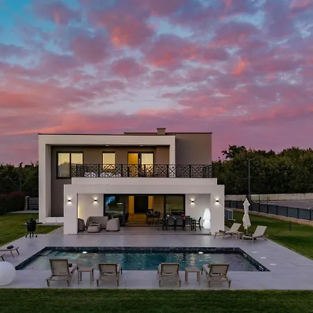 New! Luxury Epic Lumina & Solena 2 Heated Pool Villa *