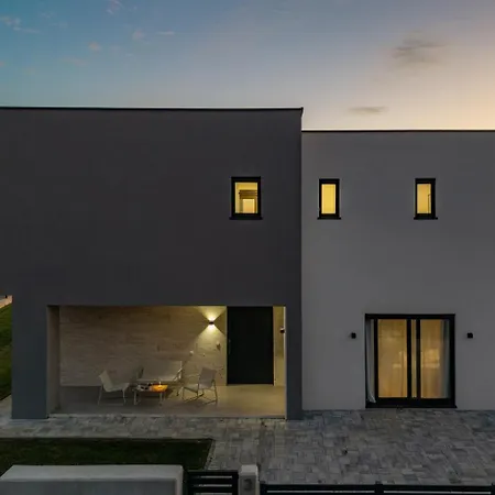 New! Luxury Epic Lumina & Solena 2 Heated Pool Villa Jursici